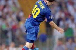 开云体育入口-国际足球比赛中球员表现抢眼取得胜利