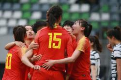 开云体育下载-中国羽毛球队逆转韩国羽毛球队，李宗伟三分雨点燃全场的简单介绍