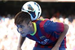 开云体育登录-维尼修斯闪耀焦点战，瑞典火力压制乌拉圭—新一代的证明与传统的回归