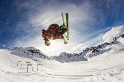 开云体育登录-冰与火的对决，辽宁铁壁封锁华南虎，詹姆斯式惊艳重定义CBA巅峰