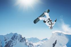 开云在线直播-绿茵场与赛道间的统治力，巴西火力压制奥地利，巴尔韦德在F1年度争冠接管比赛