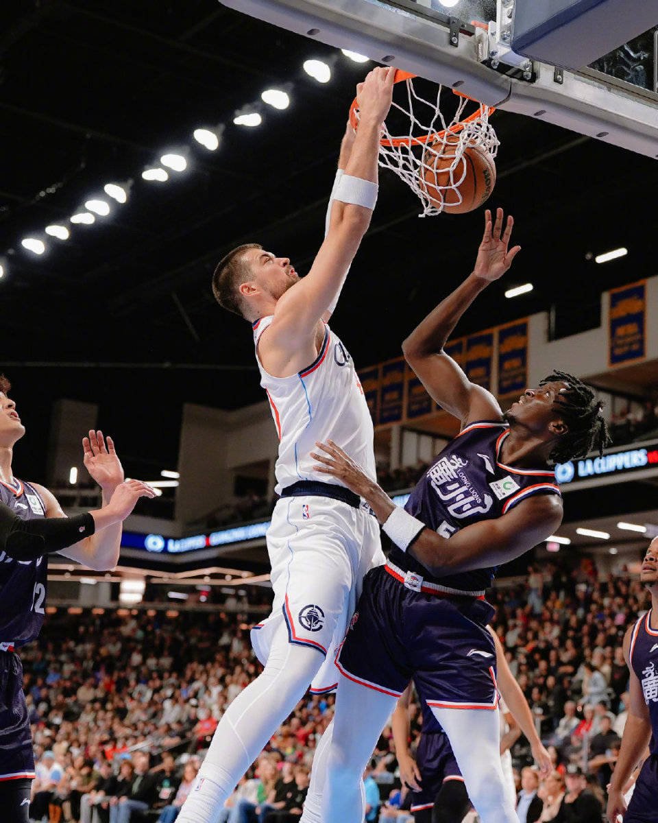 快船火力全开，大胜对手晋级次轮