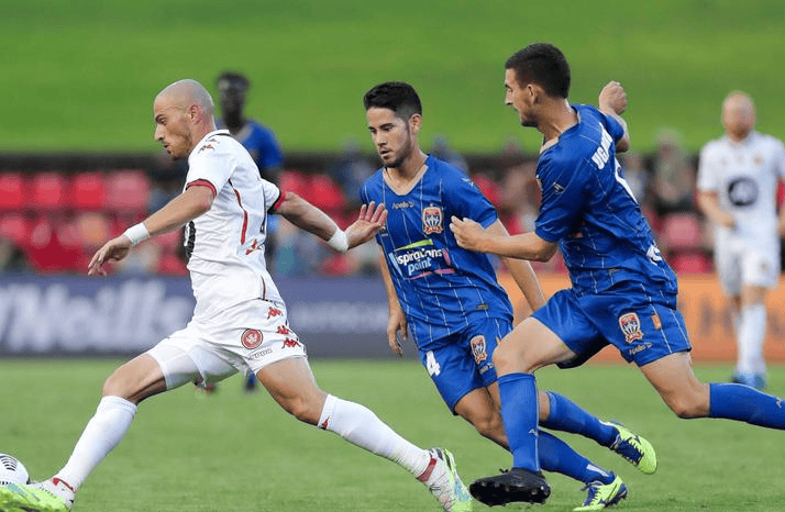 包含悉尼实力强盛，平稳晋级亚冠四强的词条