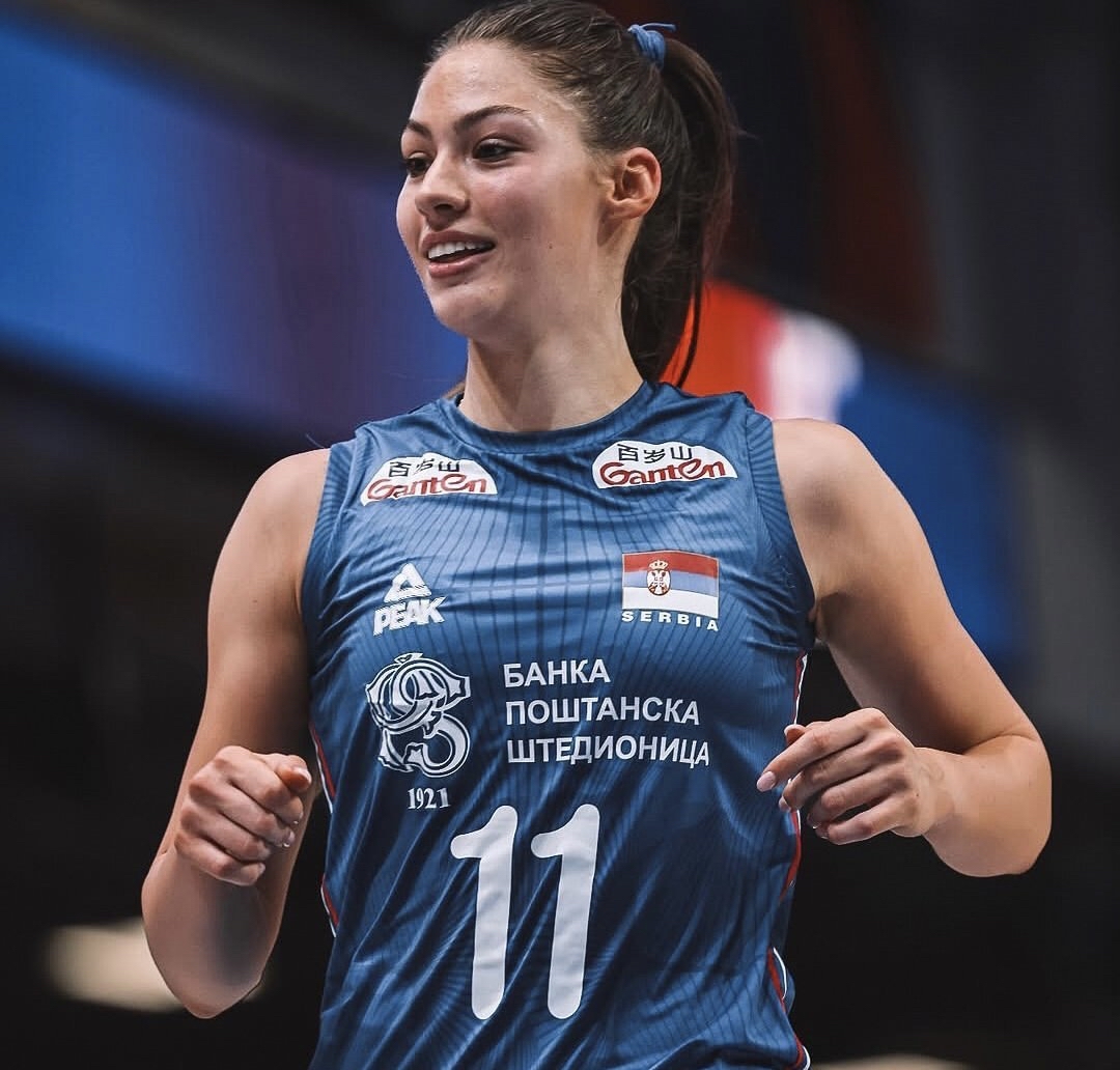 俄罗斯女篮队在国际比赛中表现出色，战胜对手的简单介绍