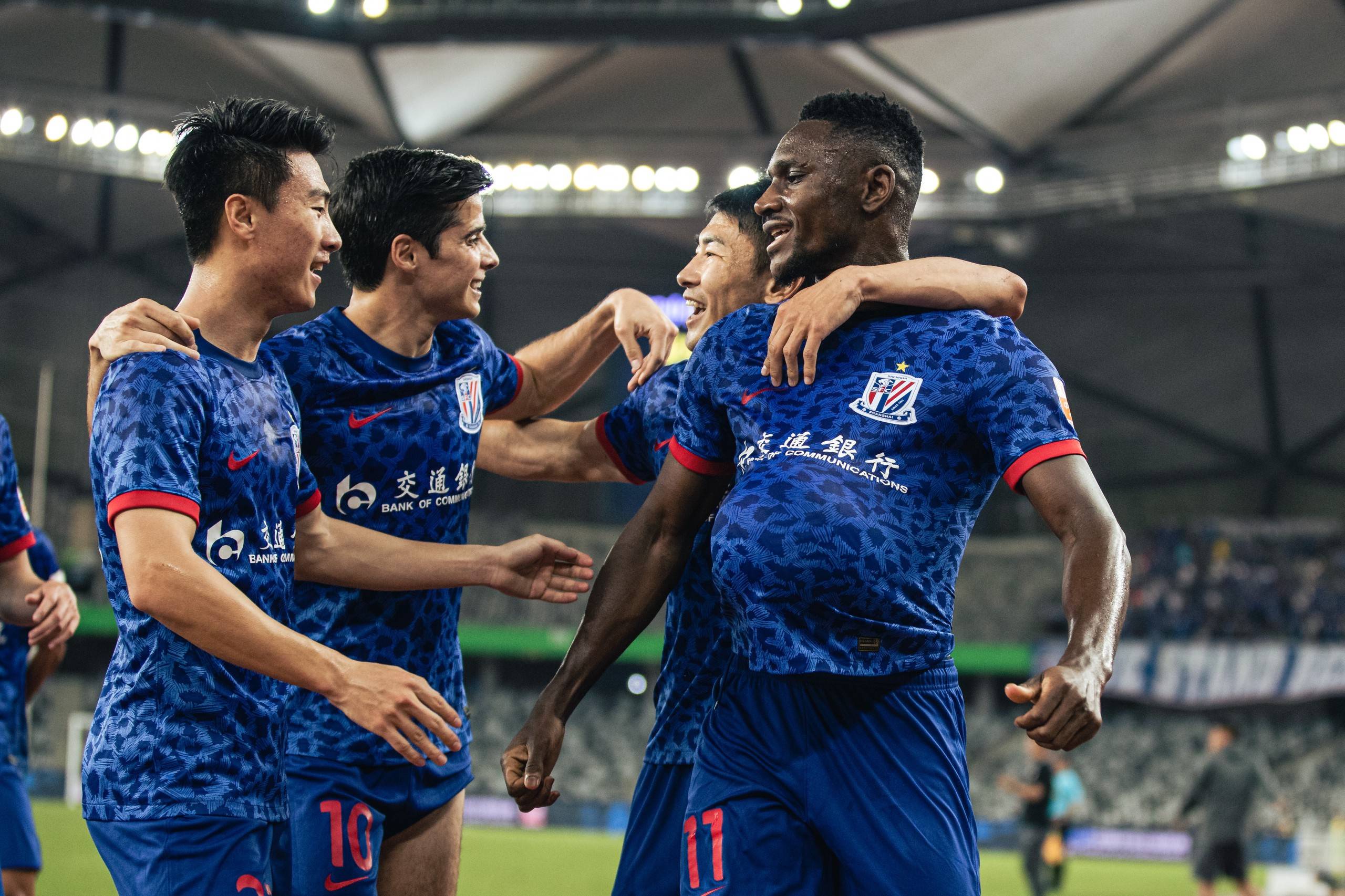 亚冠比赛中球队赛前准备工作严谨细致