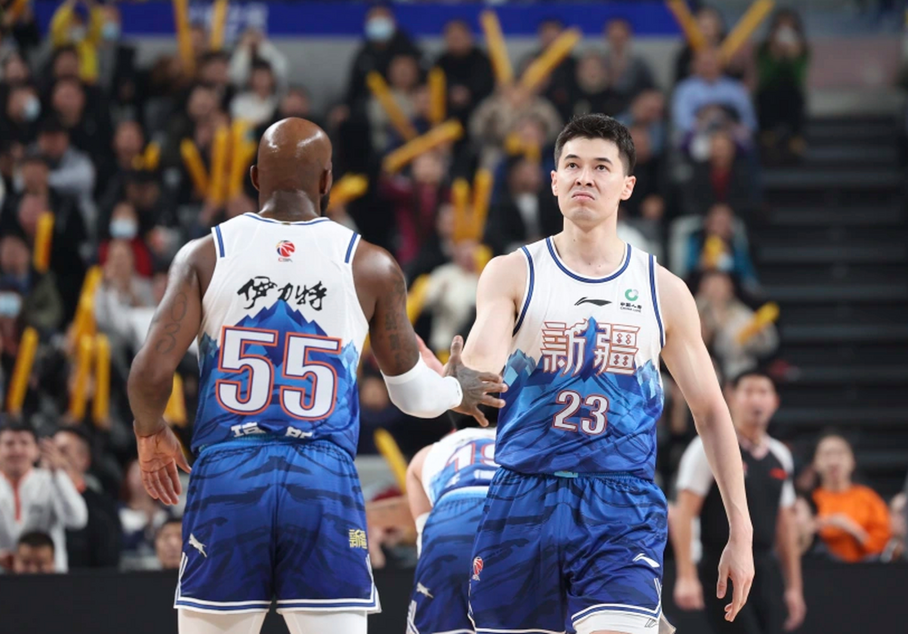 国王绝杀波兰男篮，浓眉绝境逆转