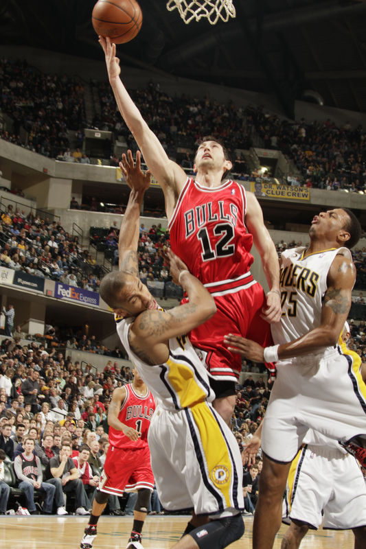 包含加拿大男篮鏖战公牛，巴恩斯一己之力扛起全队的词条