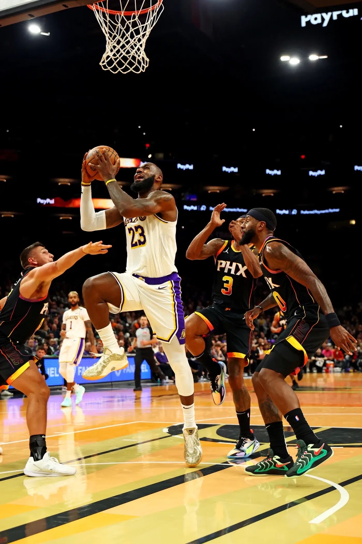 雷霆险胜湖人，恩比德制霸全场