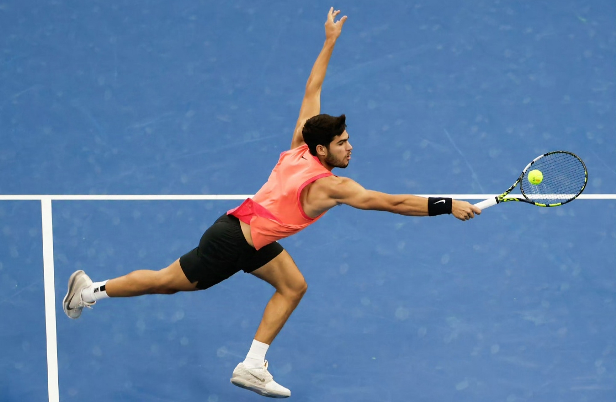 包含世界网球队血洗英国网球队，阿尔卡拉斯爆发神勇的词条