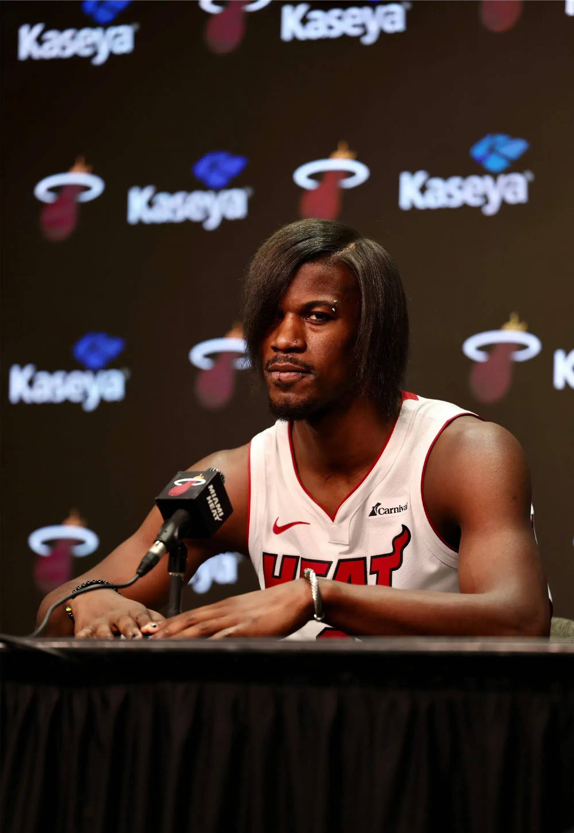 上海队险胜勇士，德罗赞统治全场的简单介绍