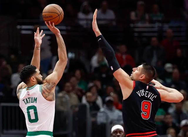 凯尔特人鏖战福建队，拉文扛起全队的简单介绍