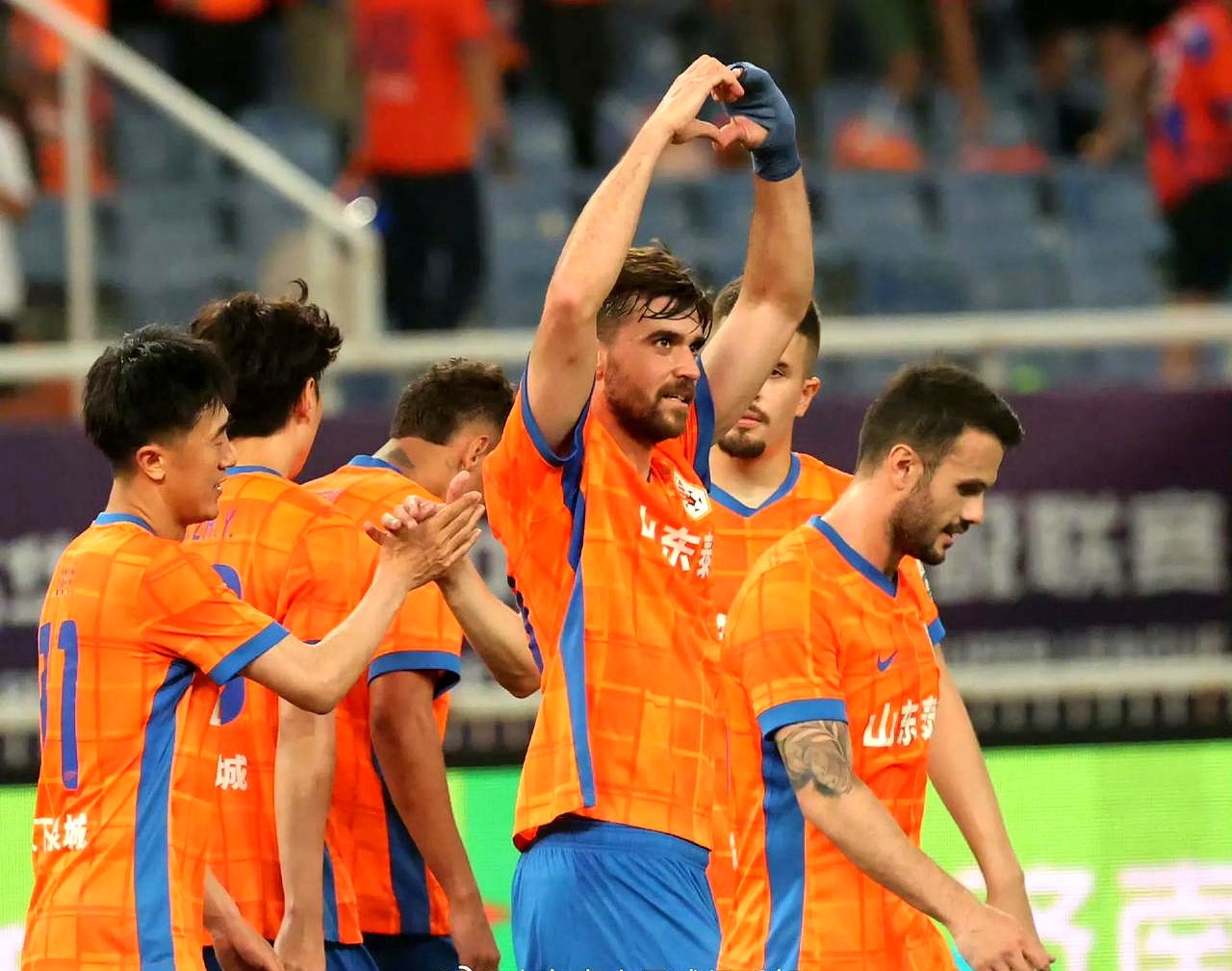 包含球队主力中场因伤无缘出场,影响发挥的词条 包含球队主力中场因伤无缘出场,影响发挥的词条