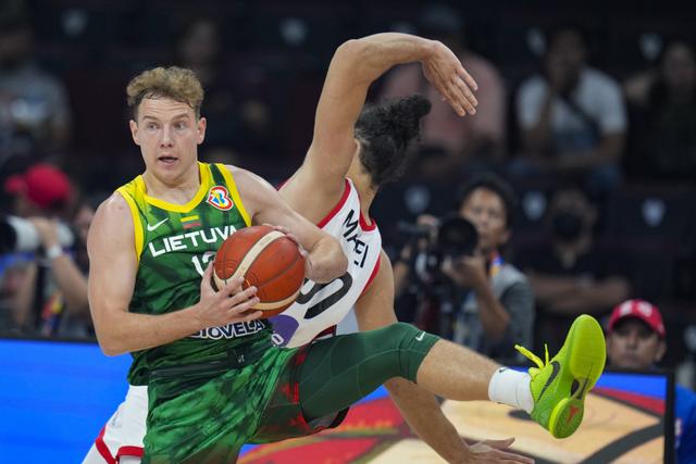 东道主球队成功晋级下一轮比赛，实力得到认可的简单介绍