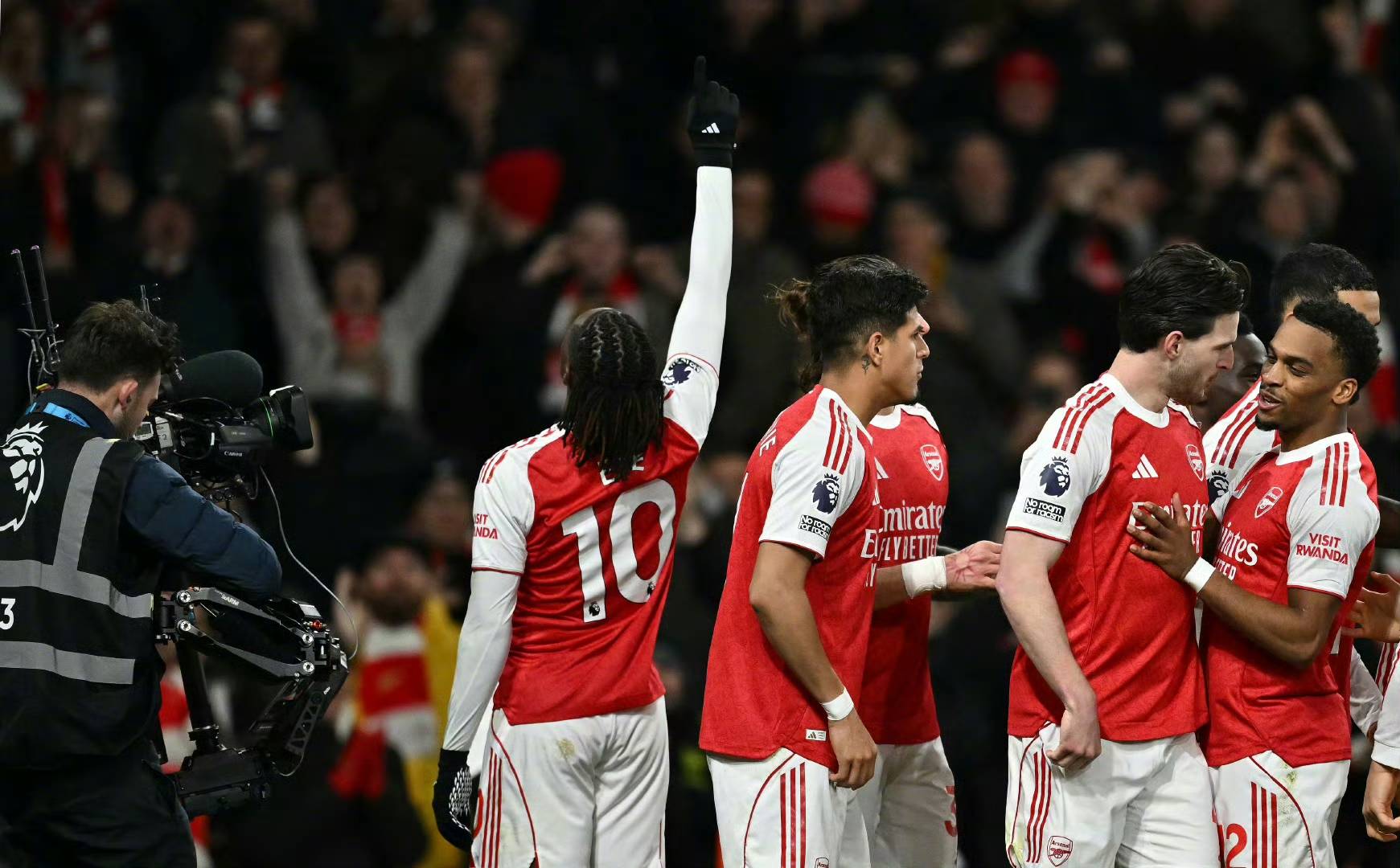 阿森纳逆转战胜对手，升至积分榜第三的简单介绍