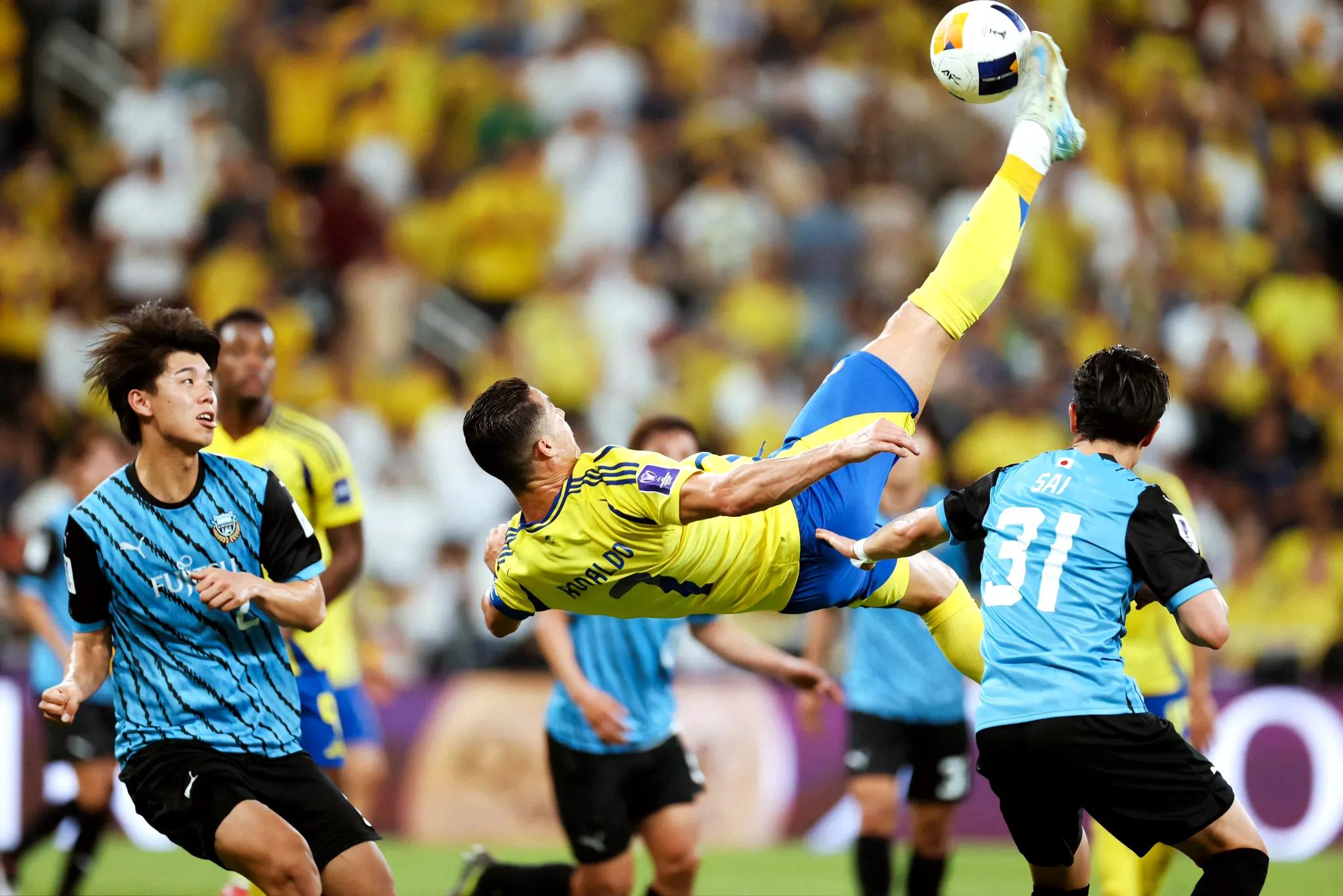 国际足球比赛中球员表现抢眼取得胜利