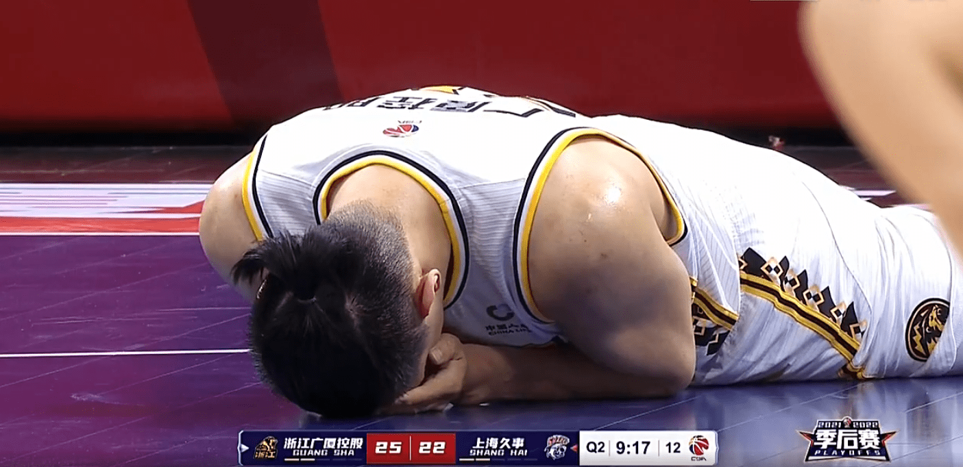 包含上海队轻取尼克斯，保罗状态火热的词条