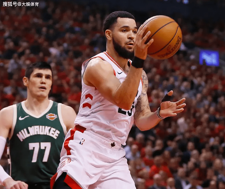 关于四川队逆转热火，范弗利特刷新纪录的信息