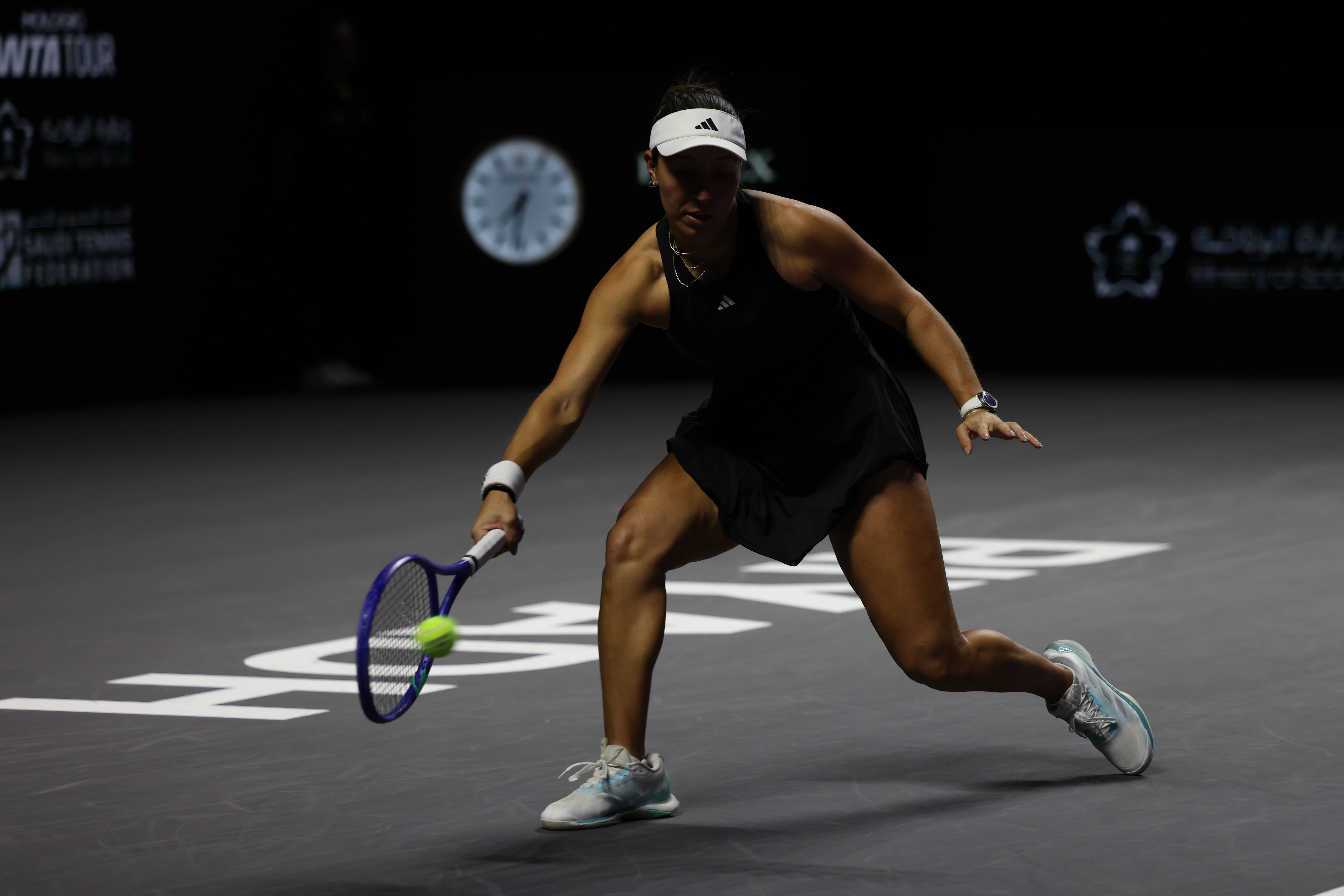 包含日本网球队轻取英国网球队，克耶高斯绝境逆转的词条