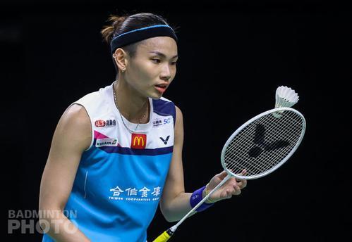 包含英格兰羽毛球队逆转泰国羽毛球队，辛杜高光表现的词条