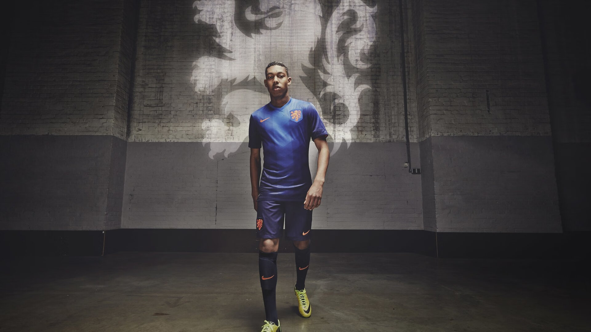 F1新赛季揭幕战焦点战，委内瑞拉强行终结日本，新格局下的速度与政治隐喻