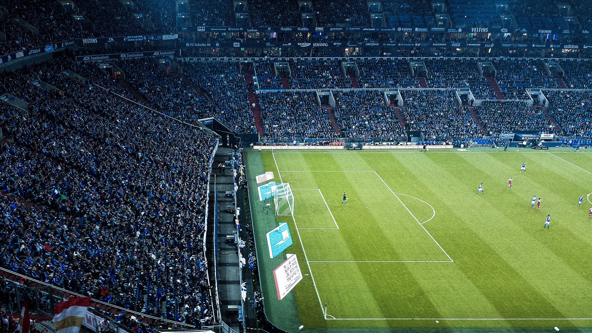 足球双城记，莱比锡红牛粉碎几内亚，苏亚雷斯在意甲焦点战接管比赛